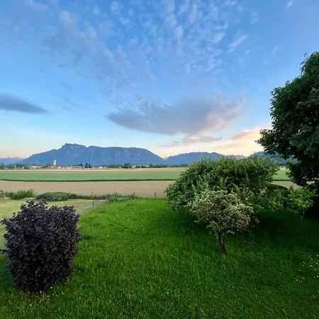 Дом отдыха Am Weitfeld - Ruheoase Mit Garten & Bergblick Nahe Salzburg *